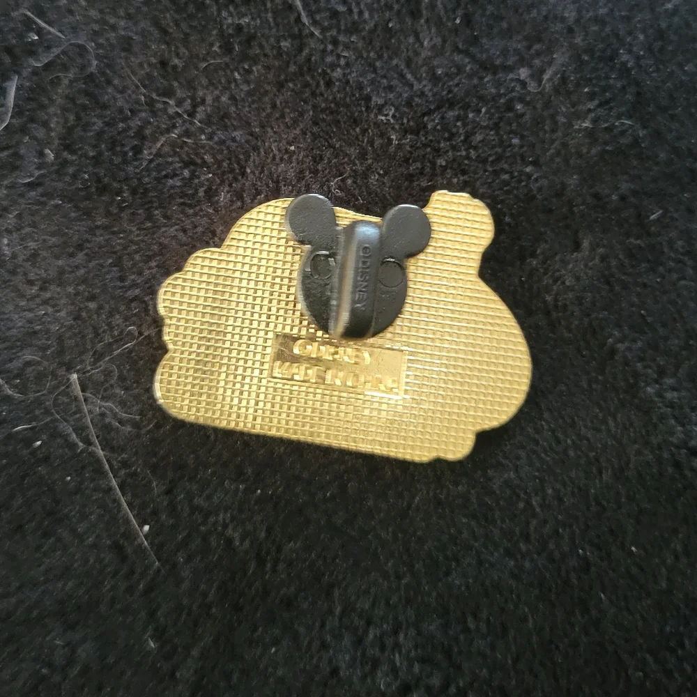 Disney Pins - Picture 5 of 7